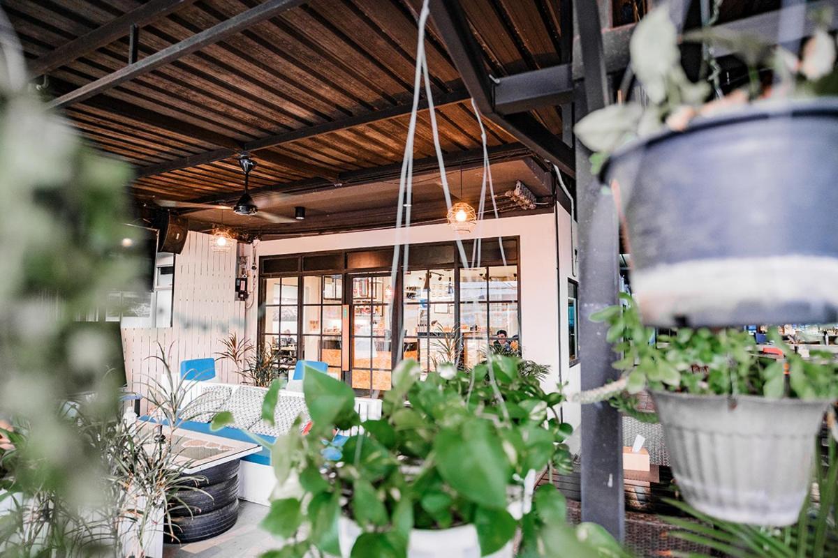 Breakers Hotel Rawai Екстериор снимка