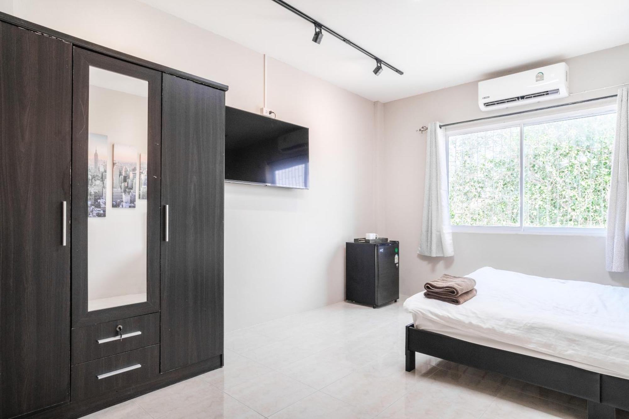 Breakers Hotel Rawai Екстериор снимка
