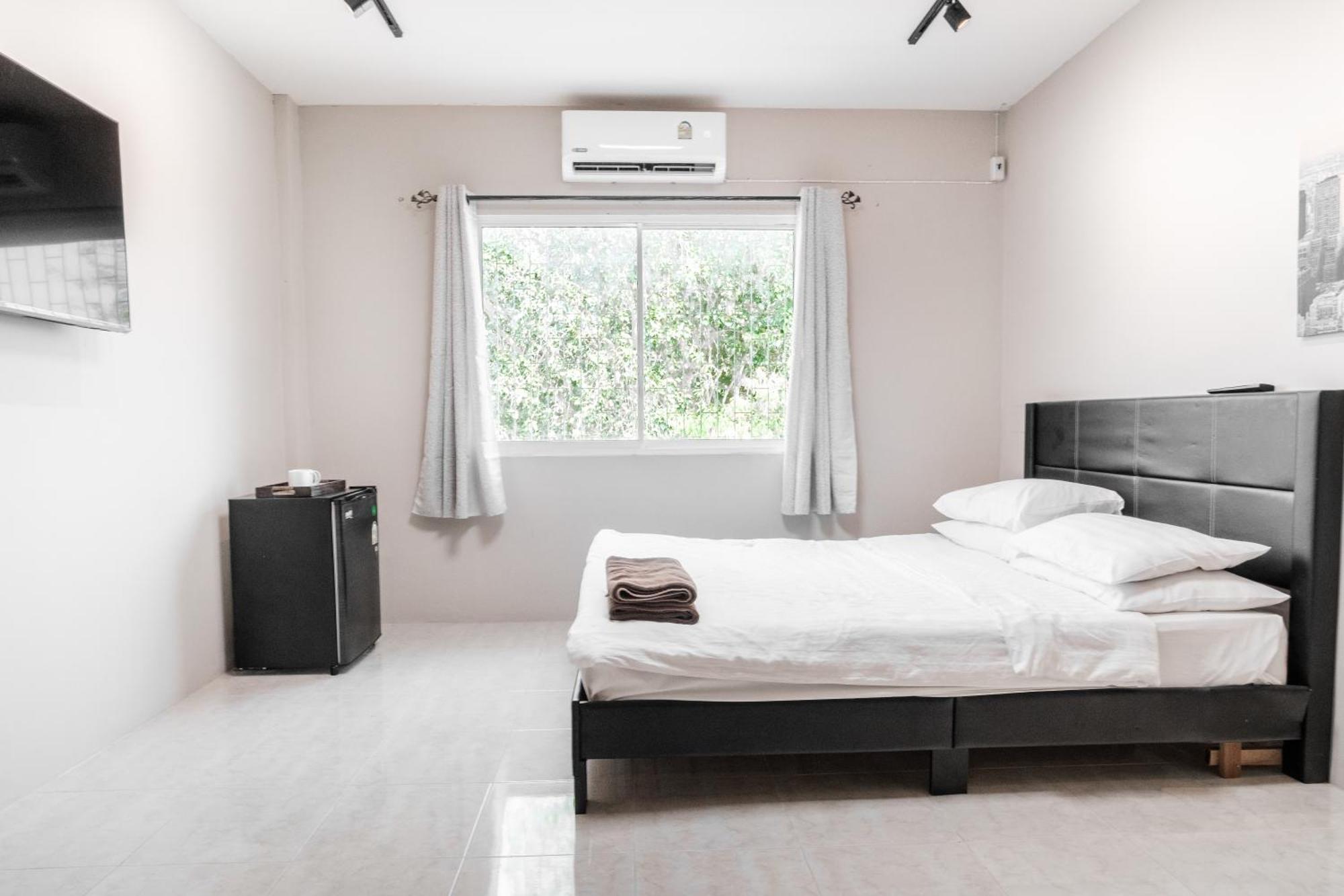 Breakers Hotel Rawai Екстериор снимка